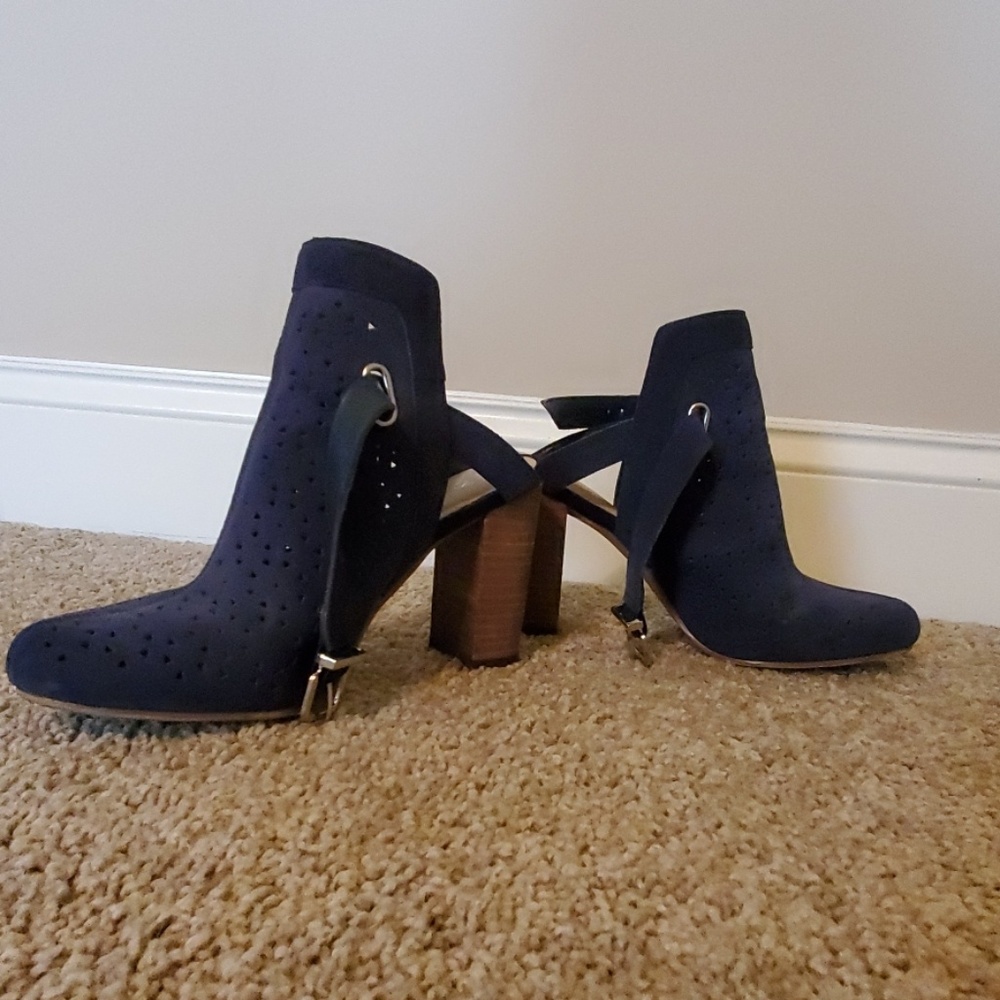 Crown & Ivy Heels